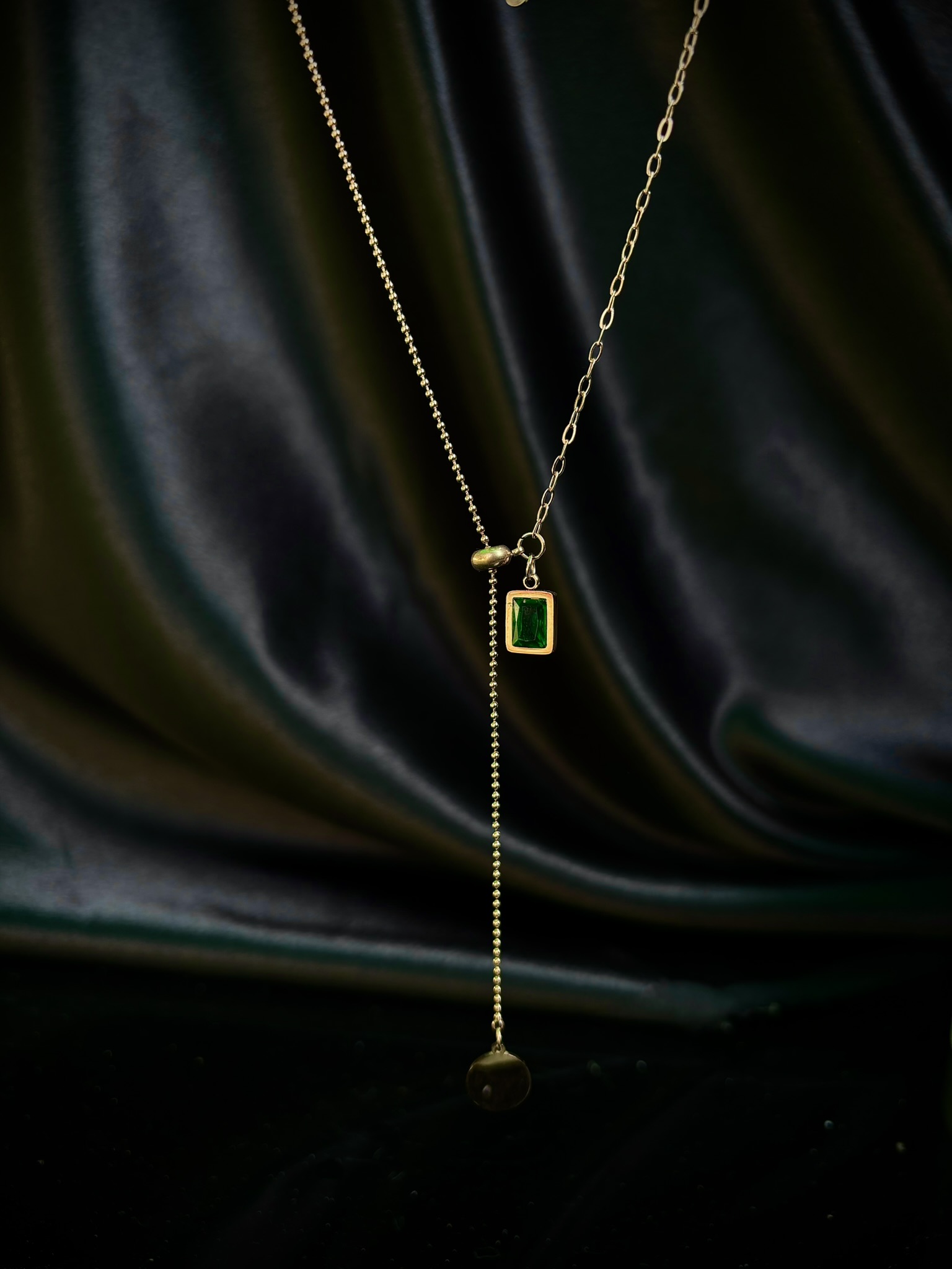 Green stone adjusting pendent